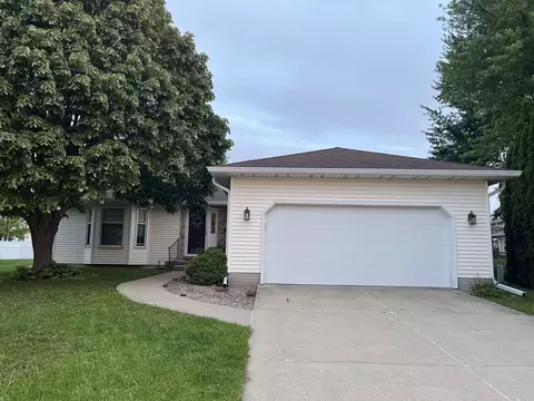 3 Tatiana Ct, Bloomington, IL 61704