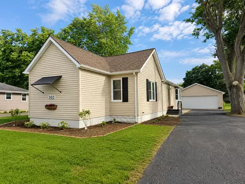 302 E Fine St, Ashkum, IL 60911