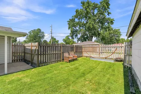 Exterior - 626 E Division St, Lockport, IL 60441 photo 14 of 30