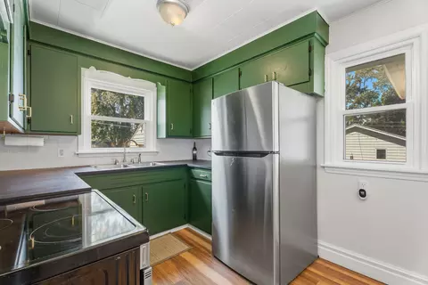 Kitchen - 626 E Division St, Lockport, IL 60441 photo 4 of 5