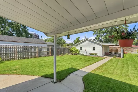 Exterior - 626 E Division St, Lockport, IL 60441 photo 10 of 30
