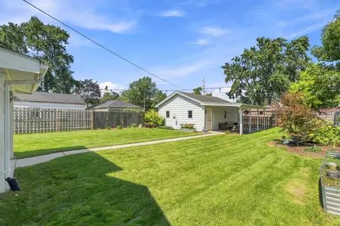 Exterior - 626 E Division St, Lockport, IL 60441 photo 4 of 30