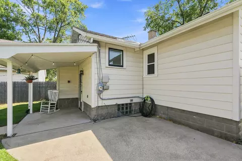 Exterior - 626 E Division St, Lockport, IL 60441 photo 24 of 30