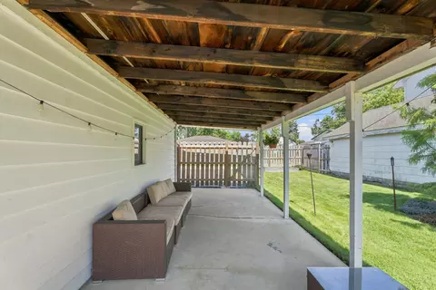 Exterior - 626 E Division St, Lockport, IL 60441 photo 18 of 30