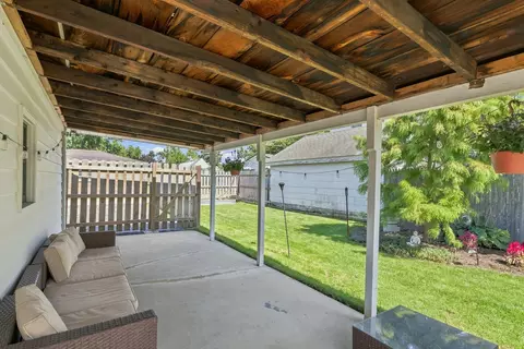 Exterior - 626 E Division St, Lockport, IL 60441 photo 17 of 30