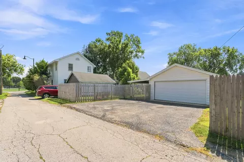 Exterior - 626 E Division St, Lockport, IL 60441 photo 26 of 30