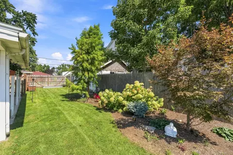 Exterior - 626 E Division St, Lockport, IL 60441 photo 2 of 30