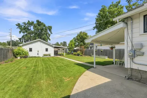 Exterior - 626 E Division St, Lockport, IL 60441 photo 5 of 30