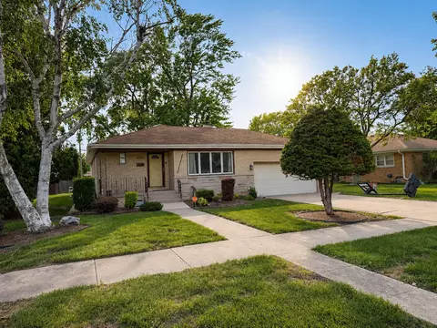18724 Sherman St, Lansing, IL 60438