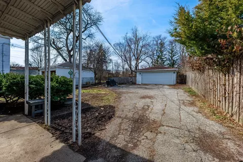 Exterior - 410 Repton Rd, Riverside, IL 60546 photo 4 of 11