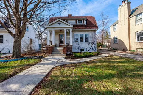 Exterior - 410 Repton Rd, Riverside, IL 60546 photo 2 of 11