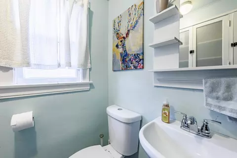 Bath - 410 Repton Rd, Riverside, IL 60546 photo 1 of 2