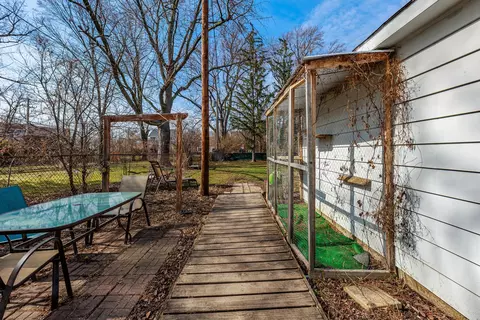 Exterior - 410 Repton Rd, Riverside, IL 60546 photo 9 of 11
