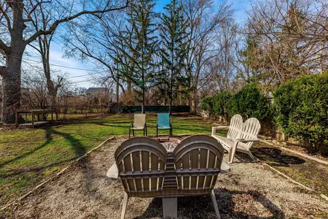 Exterior - 410 Repton Rd, Riverside, IL 60546 photo 8 of 11