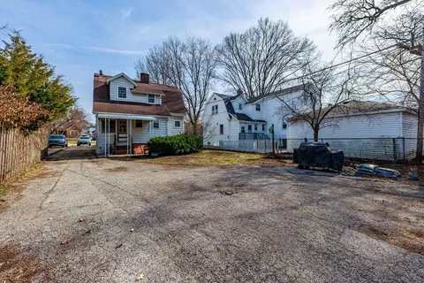 Exterior - 410 Repton Rd, Riverside, IL 60546 photo 6 of 11