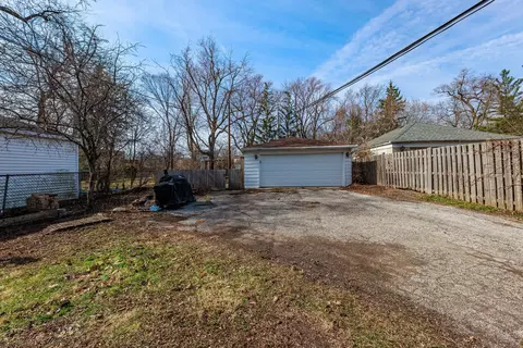 Exterior - 410 Repton Rd, Riverside, IL 60546 photo 5 of 11