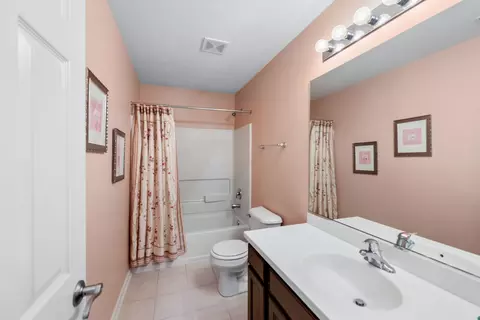Bath - 1009 Alberta Rd, Elgin, IL 60124 photo 4 of 4