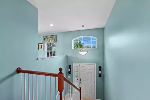 Entry Way - 1009 Alberta Rd, Elgin, IL 60124 photo 1 of 1
