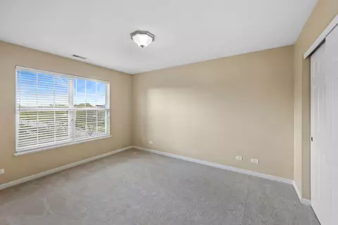 Bedroom - 1009 Alberta Rd, Elgin, IL 60124 photo 2 of 3