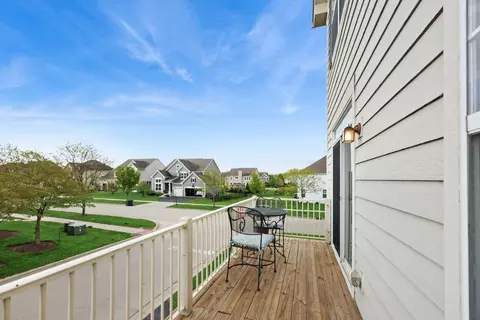 Exterior - 1009 Alberta Rd, Elgin, IL 60124 photo 2 of 2