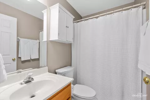 Bath - 4840 Snapjack Cir, Naperville, IL 60564 photo 3 of 3