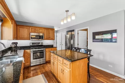 Kitchen - 4840 Snapjack Cir, Naperville, IL 60564 photo 2 of 3