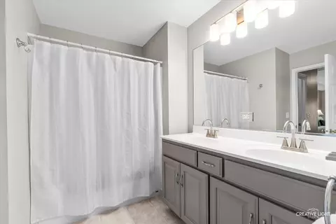 Bath - 4840 Snapjack Cir, Naperville, IL 60564 photo 2 of 3