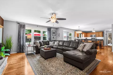 Living - 4840 Snapjack Cir, Naperville, IL 60564 photo 3 of 3