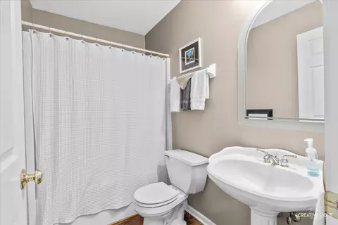 Bath - 4840 Snapjack Cir, Naperville, IL 60564 photo 1 of 3