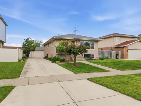 Exterior - 9324 S Thomas Ave, Bridgeview, IL 60455 photo 2 of 6