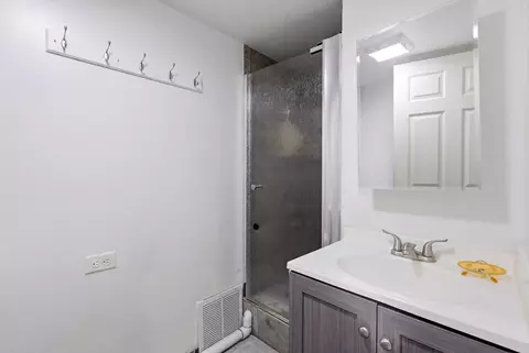 Bath - 9324 S Thomas Ave, Bridgeview, IL 60455 photo 3 of 3