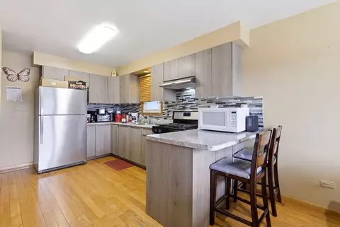 Kitchen - 9324 S Thomas Ave, Bridgeview, IL 60455 photo 3 of 5