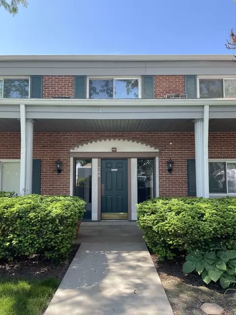 706 E Algonquin Rd #204, Arlington Heights, IL 60005