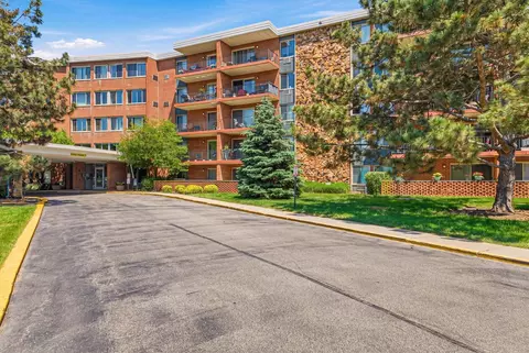 16 E Old Willow Rd #332S, Prospect Heights, IL 60070