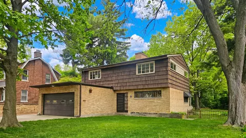 645 Judge Ave, Waukegan, IL 60085