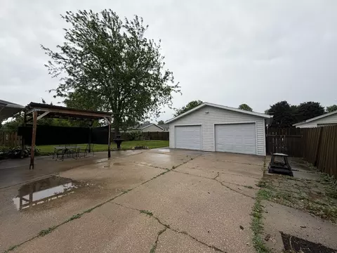 Exterior - 201 N Scandia St, Alpha, IL 61413 photo 5 of 6