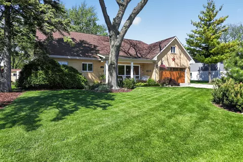 700 E Turner Ave, Roselle, IL 60172