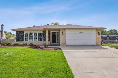 7825 Stratford Pl, Darien, IL 60561