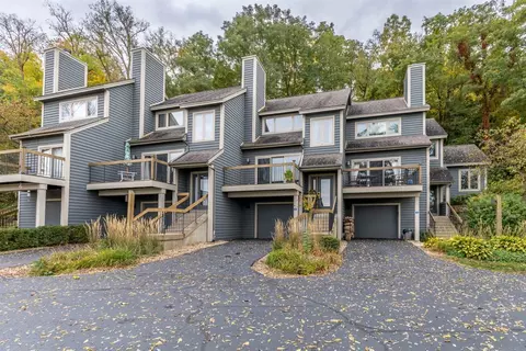 315 Territory Dr, Galena, IL 61036