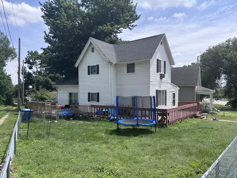 1219 S 7th St, Clinton, IA 52732
