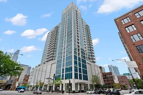 757 N Orleans St #1210, Chicago, IL 60654