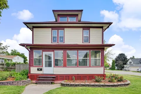 502 6th Ave, Dewitt, IA 52742