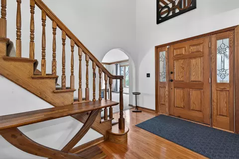 1659 Brittany Ln, Hoffman Estates, IL 60192 photo 2
