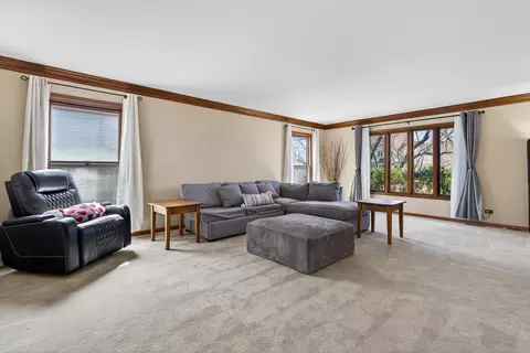 1659 Brittany Ln, Hoffman Estates, IL 60192 photo 3