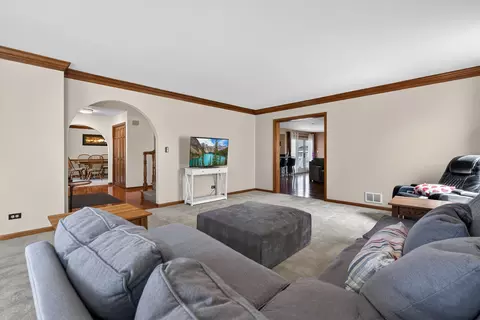 1659 Brittany Ln, Hoffman Estates, IL 60192 photo 4