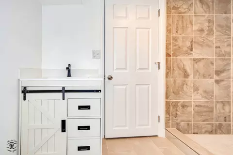 Bath - 748 73rd Ct, Willowbrook, IL 60527 photo 4 of 4