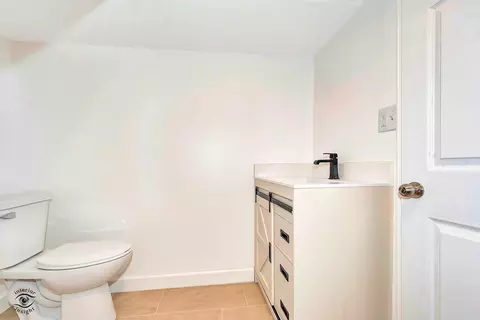 Bath - 748 73rd Ct, Willowbrook, IL 60527 photo 3 of 4