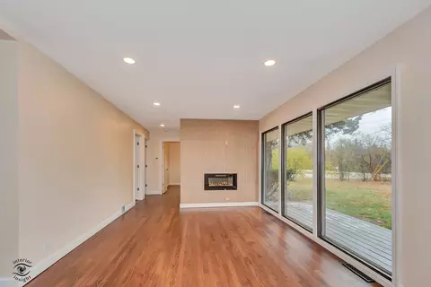 Living - 748 73rd Ct, Willowbrook, IL 60527 photo 3 of 4