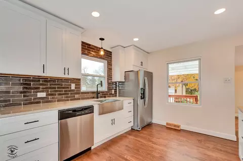 Kitchen - 748 73rd Ct, Willowbrook, IL 60527 photo 2 of 2