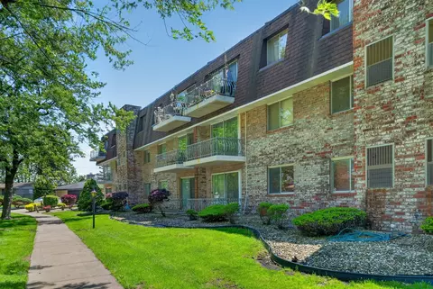 3235 S Manor Dr #104, Lansing, IL 60438
